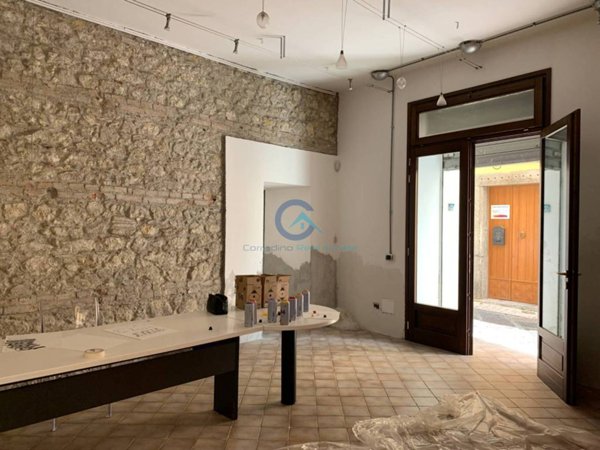 negozio in affitto a Catanzaro in zona Centro Città