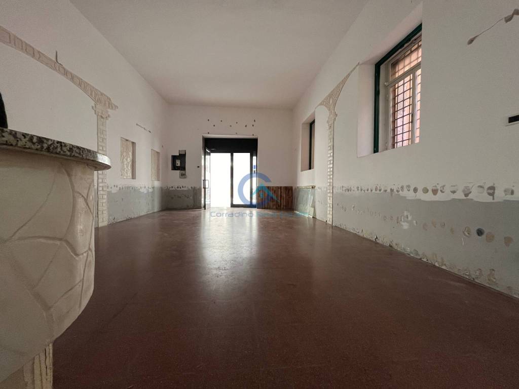negozio in affitto a Catanzaro in zona Centro Città