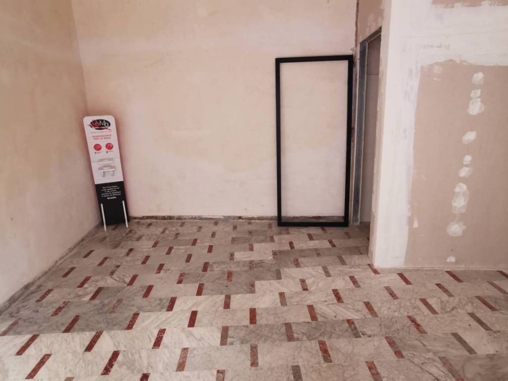 negozio in affitto a Catanzaro in zona Centro Città