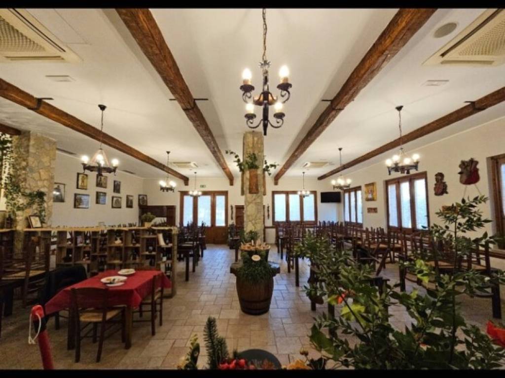 negozio in affitto a Catanzaro in zona Mater Domini