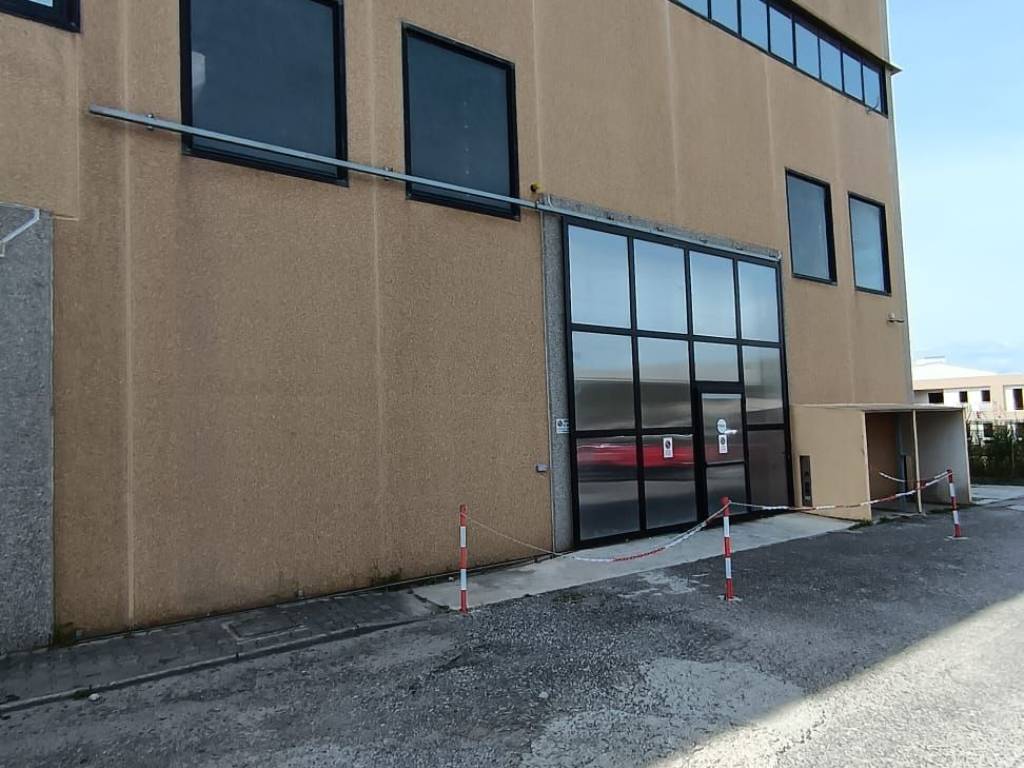 locale commerciale in affitto a Catanzaro in zona Germaneto