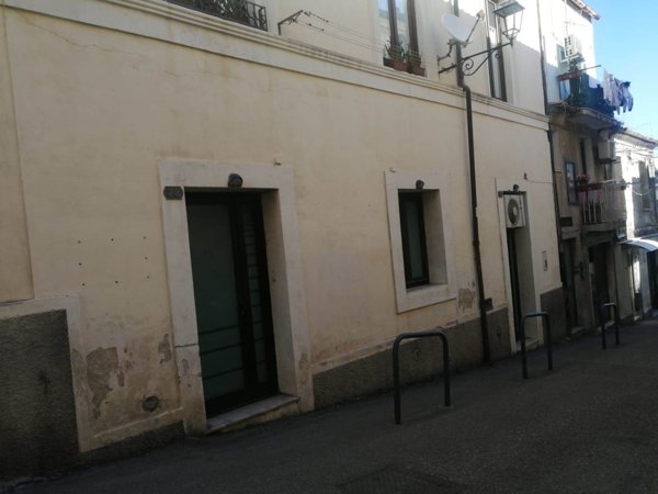 negozio in affitto a Catanzaro in zona Centro Città