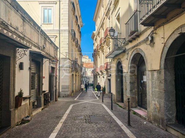 negozio in affitto a Catanzaro in zona Centro Città