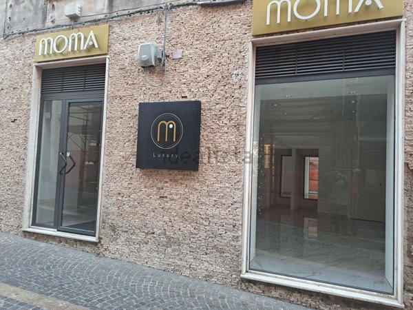 locale commerciale in affitto a Catanzaro in zona Centro Città