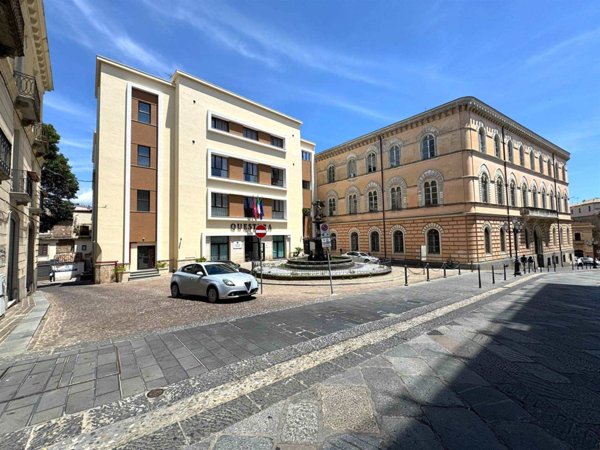 negozio in affitto a Catanzaro in zona Centro Città