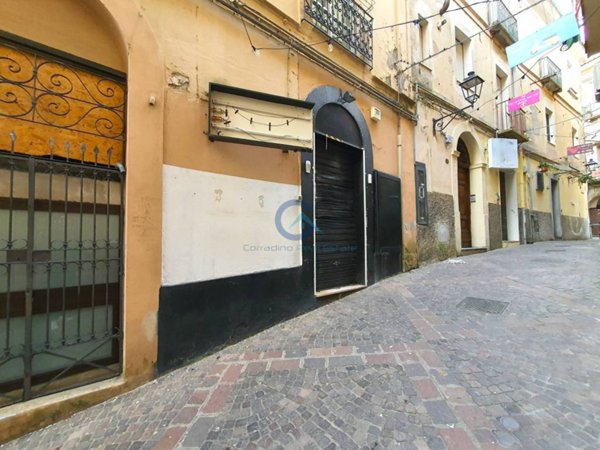 negozio in affitto a Catanzaro in zona Centro Città