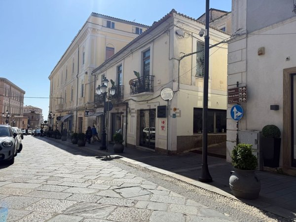 locale commerciale in affitto a Catanzaro in zona Centro Città