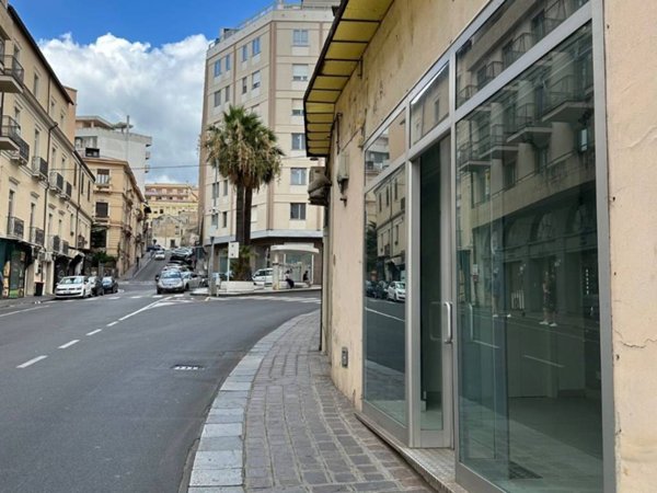 negozio in affitto a Catanzaro in zona Centro Città
