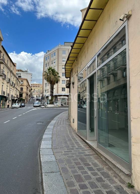 negozio in affitto a Catanzaro in zona Centro Città