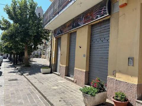 negozio in affitto a Catanzaro in zona Pontegrande