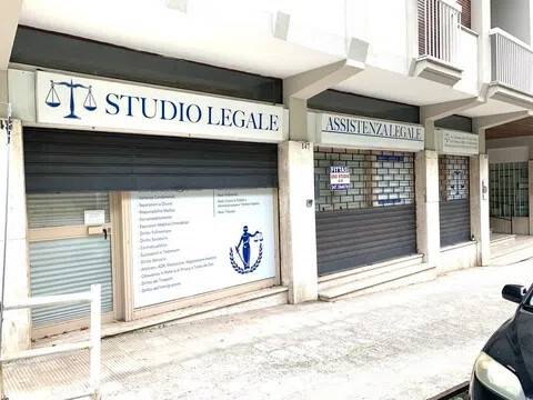 negozio in affitto a Catanzaro in zona Centro Città