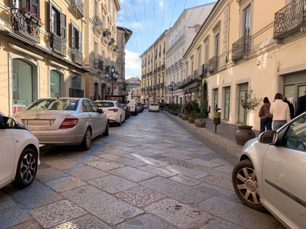 negozio in affitto a Catanzaro in zona Centro Città