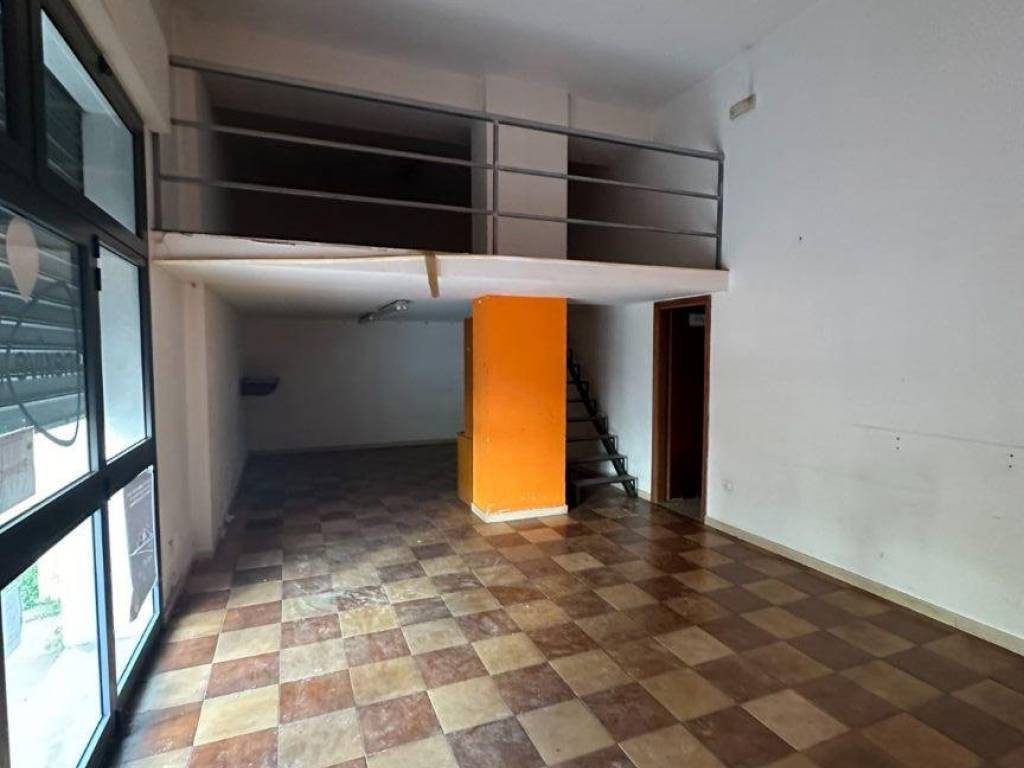 negozio in affitto a Catanzaro in zona Santa Maria