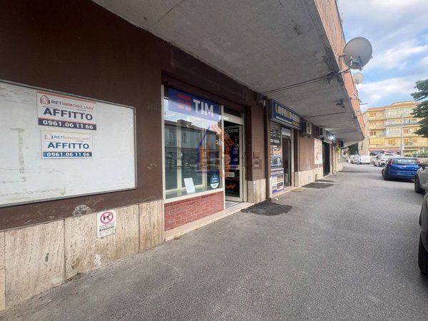 locale commerciale in affitto a Catanzaro in zona Santa Maria