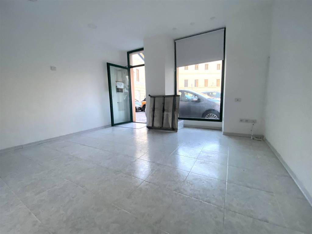 negozio in affitto a Catanzaro in zona Centro Città
