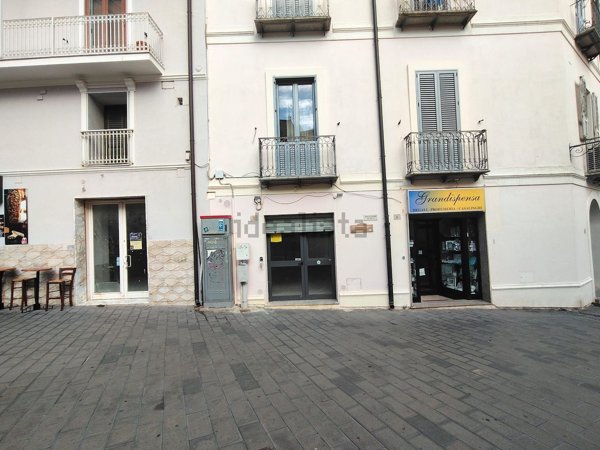 locale commerciale in affitto a Catanzaro in zona Centro Città