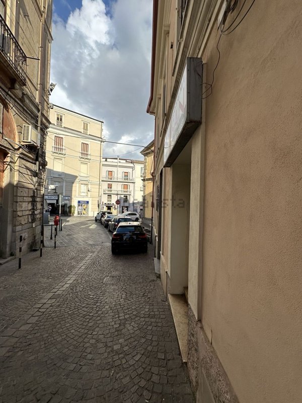 locale commerciale in affitto a Catanzaro in zona Centro Città