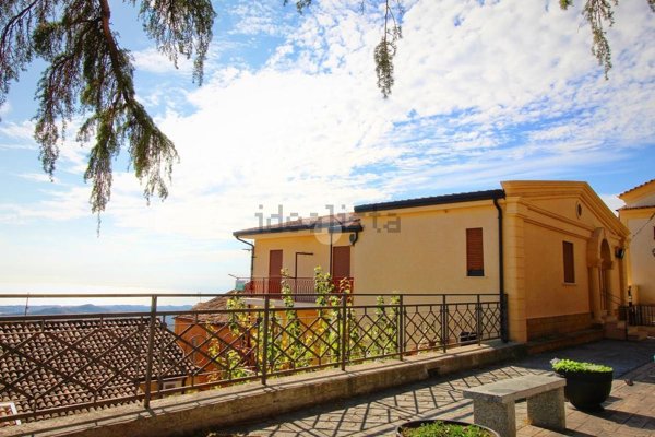 appartamento in affitto a Cropani