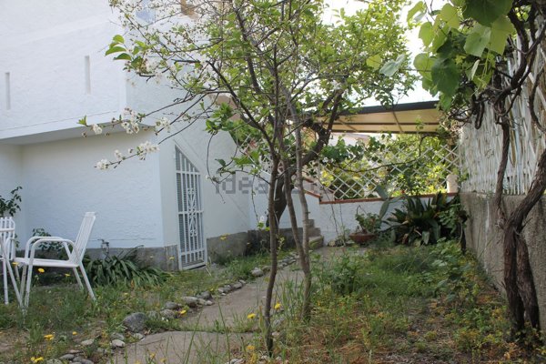 appartamento in affitto a Cropani