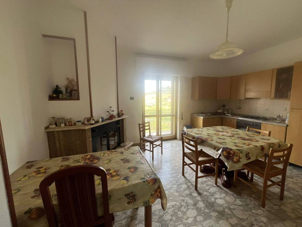 appartamento in affitto a Davoli