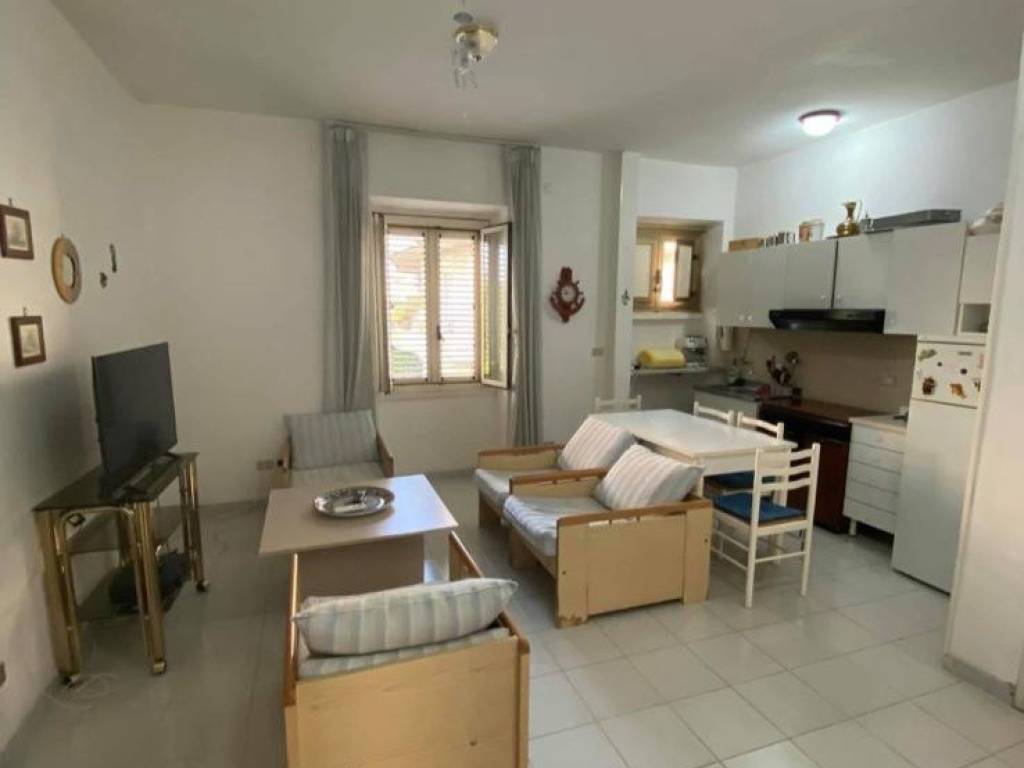 appartamento in affitto a Davoli