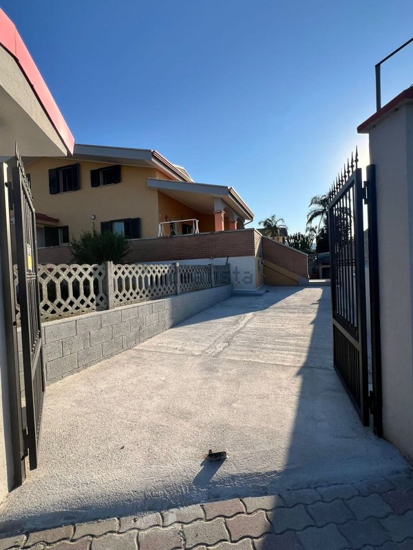 appartamento in affitto a Davoli