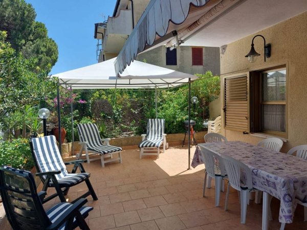 casa indipendente in affitto a Davoli