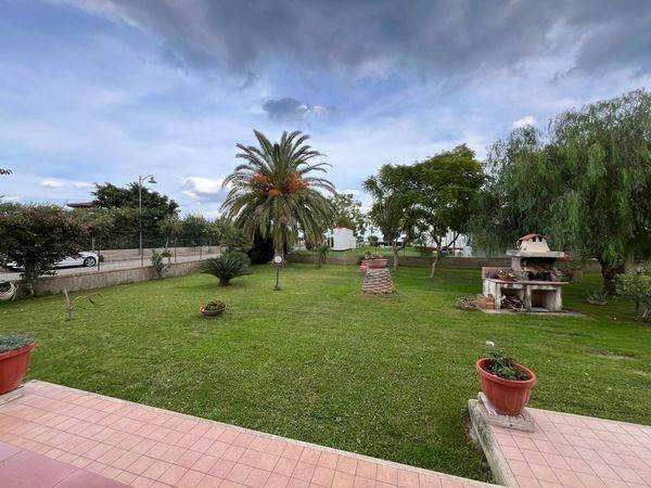 casa indipendente in affitto a Davoli