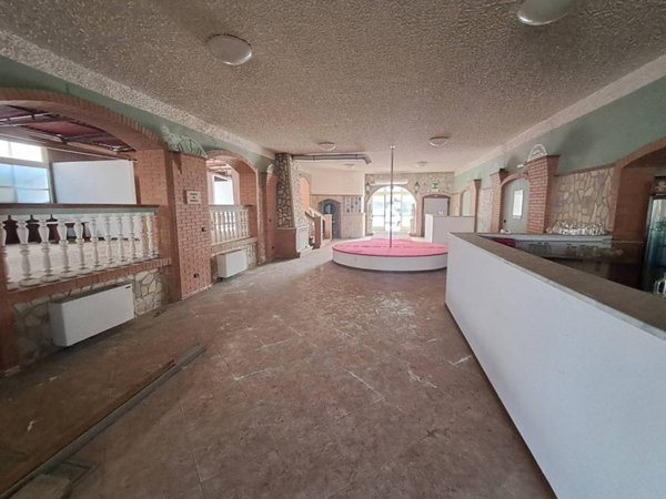 negozio in affitto a Montepaone in zona Montepaone Lido