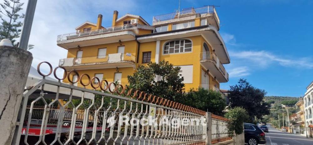 ufficio in affitto a Montepaone in zona Montepaone Lido