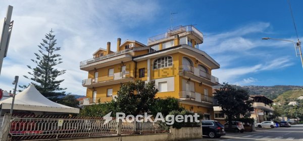 ufficio in affitto a Montepaone in zona Montepaone Lido