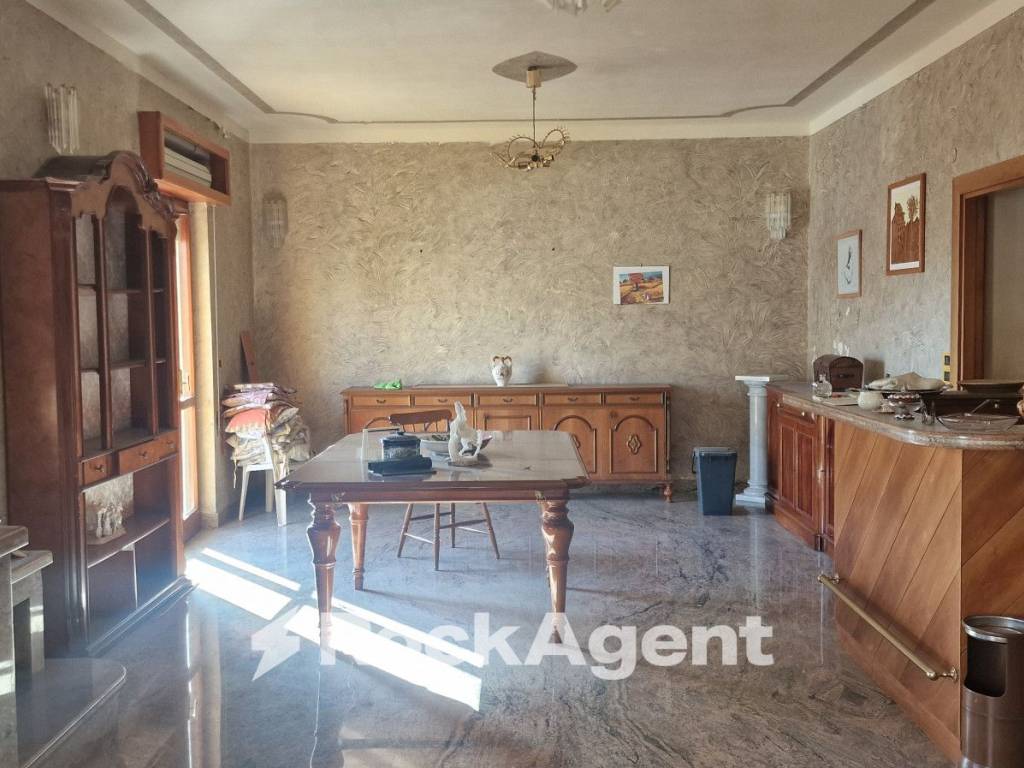 ufficio in affitto a Montepaone in zona Montepaone Lido