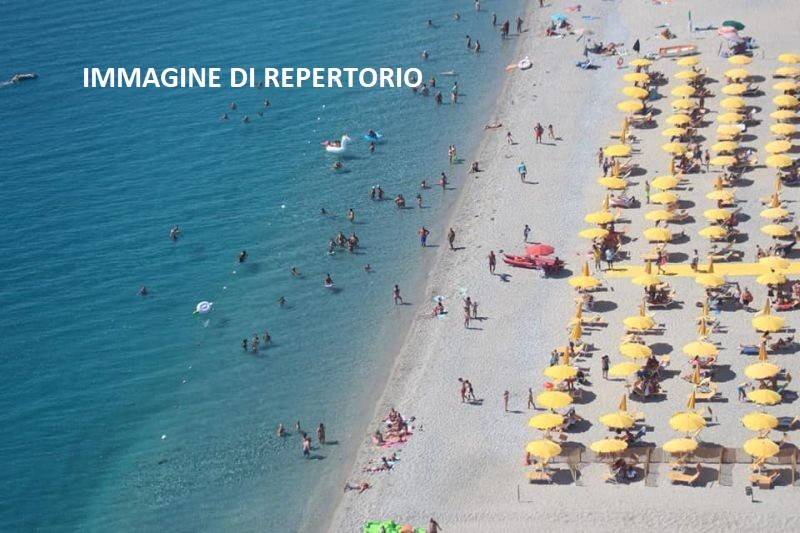 negozio in affitto a Montepaone in zona Montepaone Lido