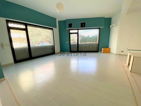 locale commerciale in affitto a Settingiano