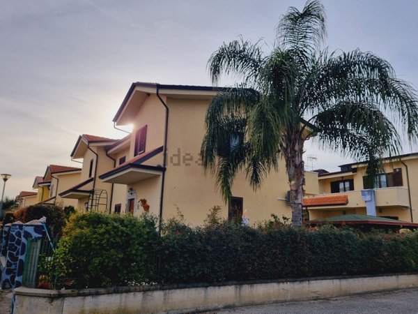 casa indipendente in affitto a Simeri Crichi in zona Simeri Mare