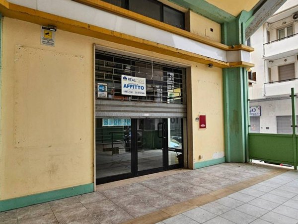 negozio in affitto a Soverato