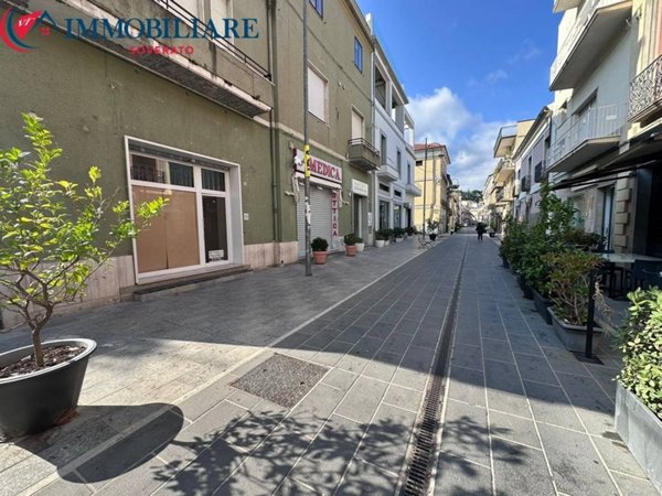 negozio in affitto a Soverato