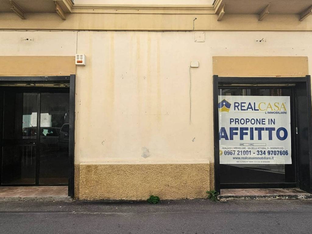 negozio in affitto a Soverato