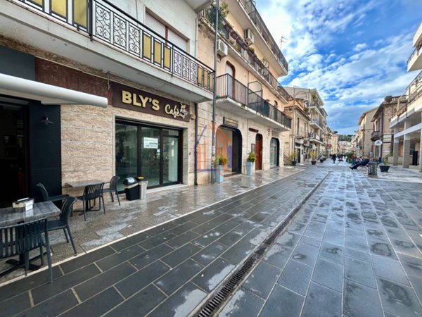 negozio in affitto a Soverato