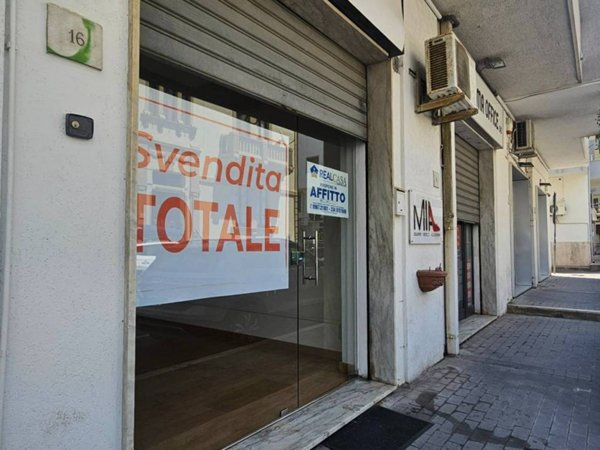 negozio in affitto a Soverato