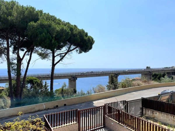 appartamento in affitto a Stalettì in zona Copanello