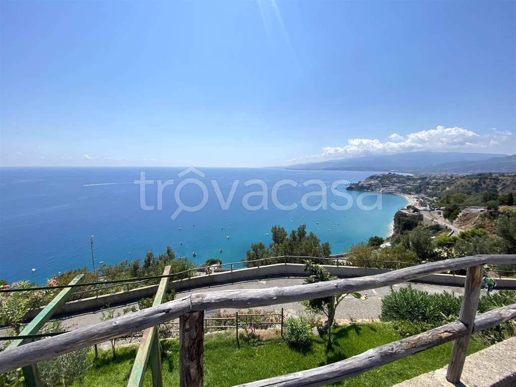 appartamento in affitto a Stalettì in zona Caminia