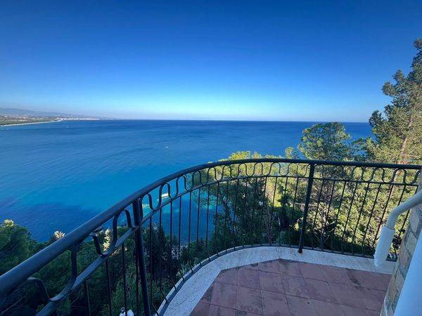 appartamento in affitto a Stalettì in zona Copanello