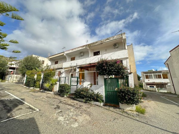 appartamento in affitto a Stalettì in zona Caminia