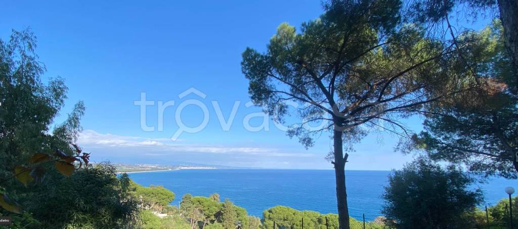 appartamento in affitto a Stalettì in zona Copanello