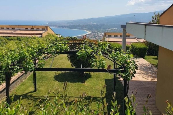 appartamento in affitto a Stalettì