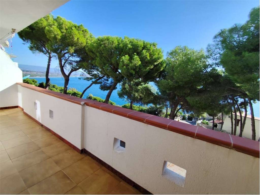 appartamento in affitto a Stalettì in zona Copanello