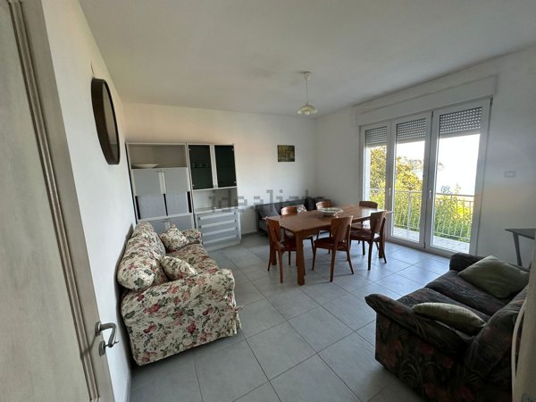 appartamento in affitto a Stalettì in zona Caminia