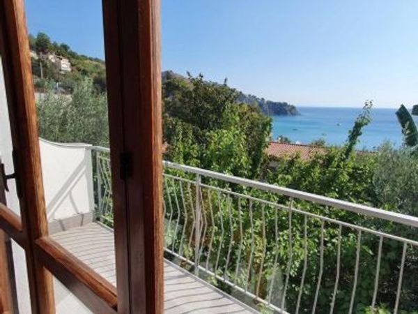 appartamento in affitto a Stalettì in zona Caminia