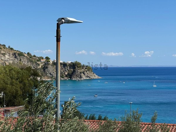appartamento in affitto a Stalettì in zona Caminia